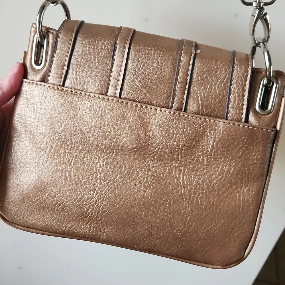 Mondani Gold Metallic Leather Crossbody Purse‎